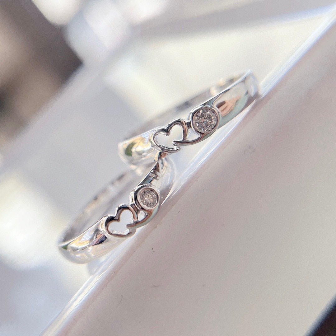 Nhẫn cưới vàng 18k gắn kết hai trái tim CNC009